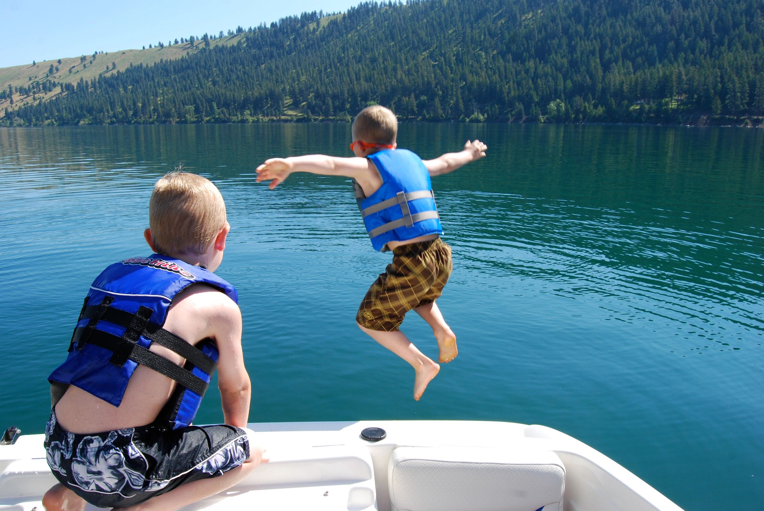 Lake Benton Minnesota Kids Swimming With Lifejackets