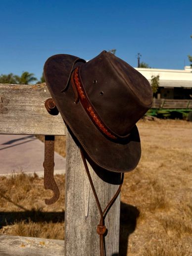 Aussie hat
