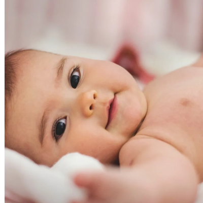 Vauvahieronta, vauva voi hyvin, itkuinen vauva, mahakipu, niskakipu, maha pinkeä