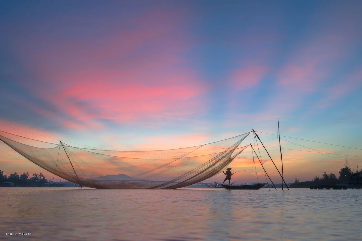Sunrise with the fishermen in Hoi An