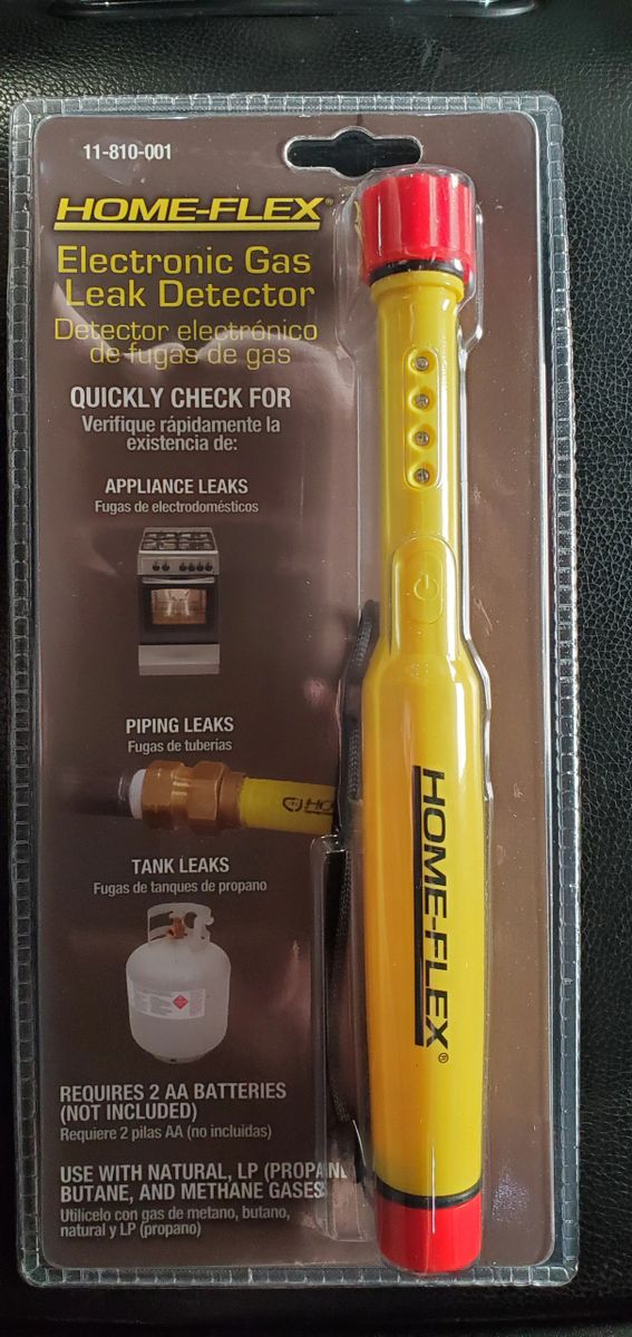 Electronic gas leak detector with batteries