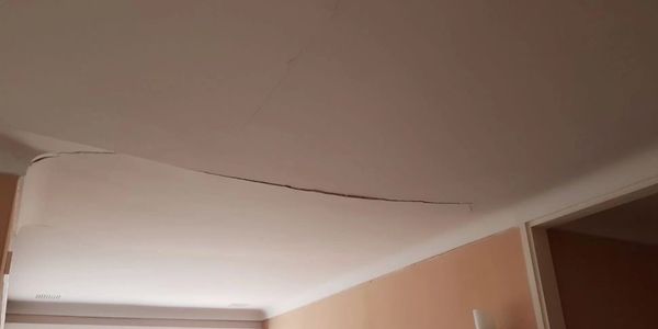repair fix damaged sagging plaster ceiling. repair fix holes cracks plaster ceiling plaster walls