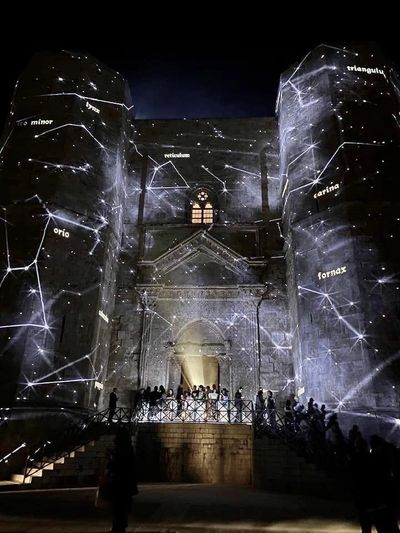 gucci sfilata 2022 castel del monte evento celebrità famosi televisione attori celebrities noleggio u