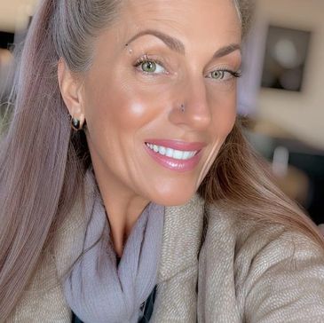 Image of Shawna smiling at the camera