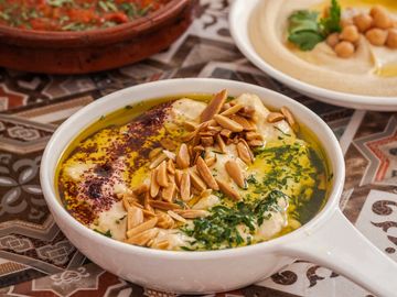 Fatet hummus Jordan food falafel gallayeh