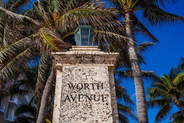 The beginning of Worth Avenue in West Palm Beach FL