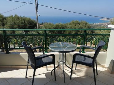 Shared upstairs balcony off bedrooms