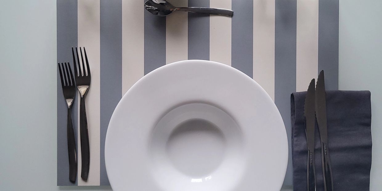 Tovaglietta rettangolare a righe pratica e lavabile. Perfetta per i momenti di festa. Made in Italy