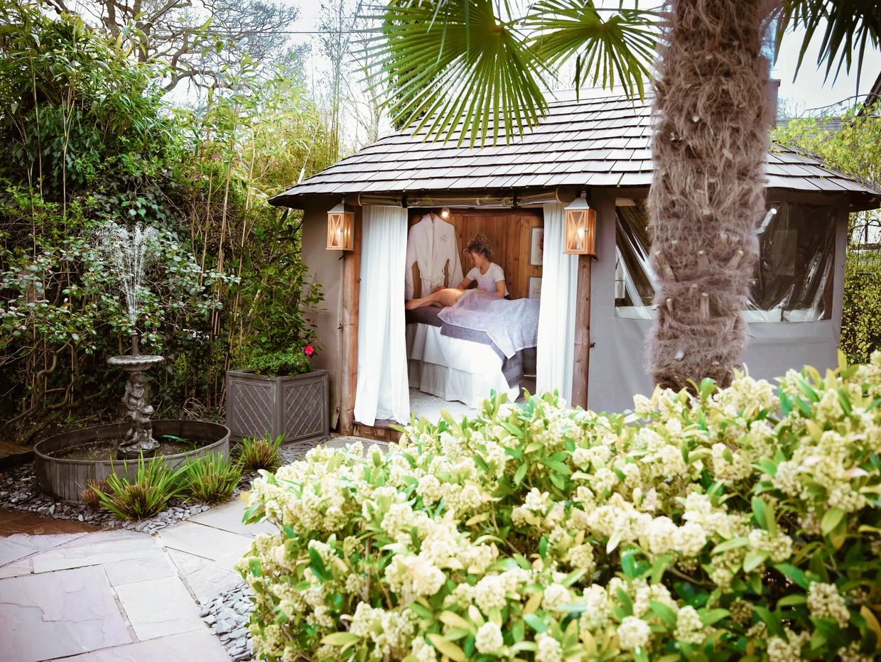 Aqua massage hideaway