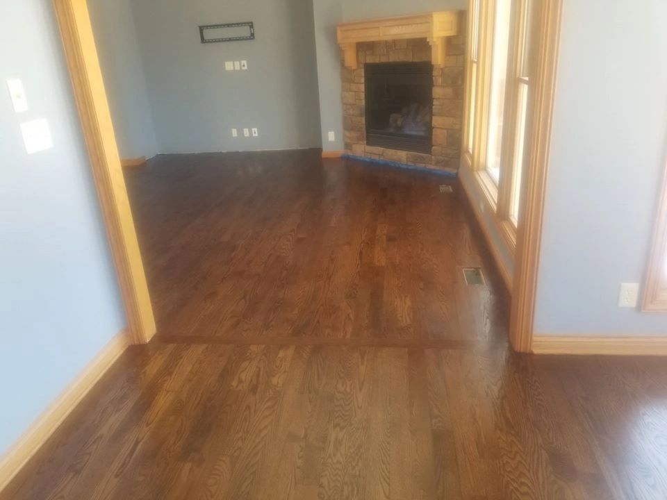 Medium Brown
Polyurethane Finish
Red Oak