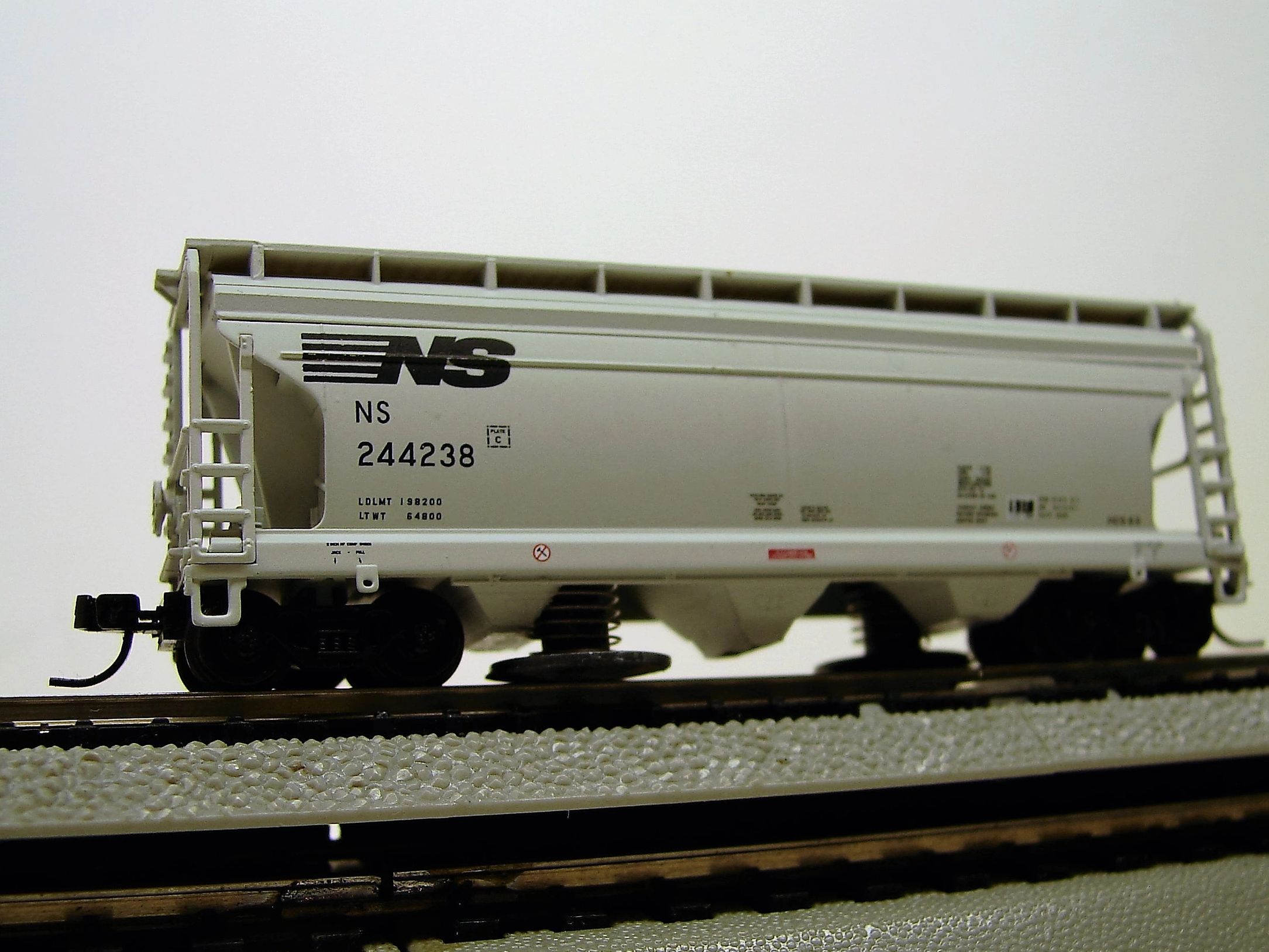 NS 3560 ACF  N Scale Stealth Track Cleaner