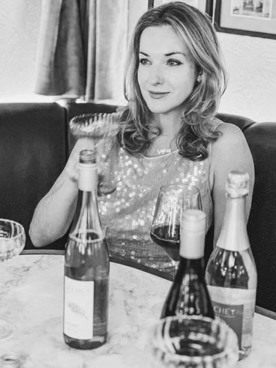 Portrait of Emily Heintz, founder of Sèchey with her alcohol free wine collcation