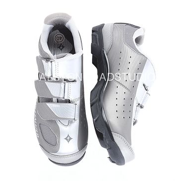 Click in bicycle shoes