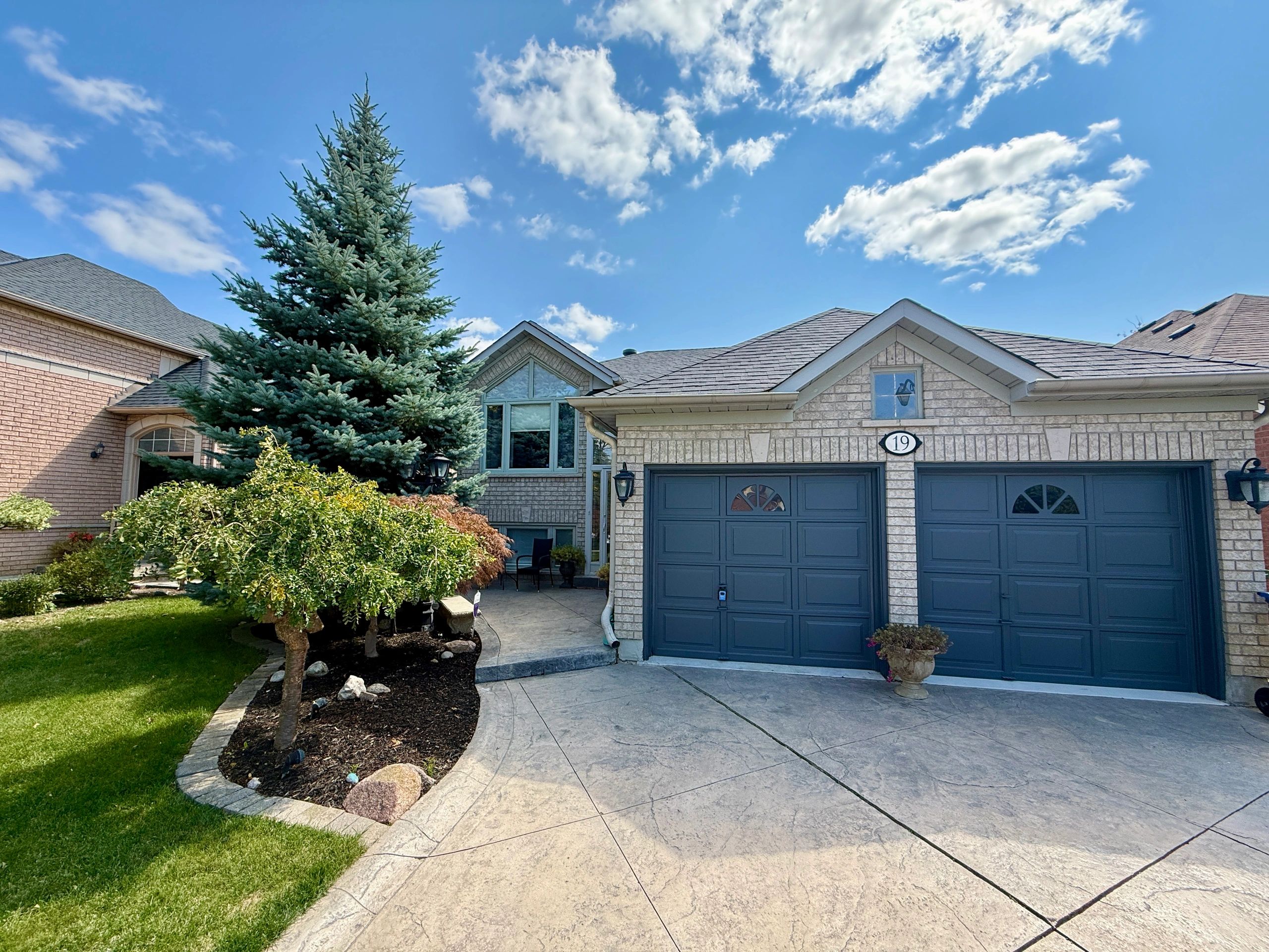 19 Livingston Drive, Caledon