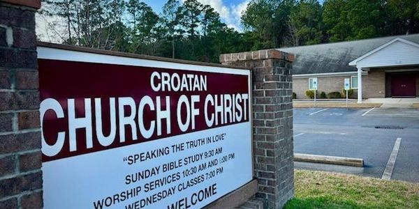 Sign for Croatan Church of Christ outside building on a sunny day.