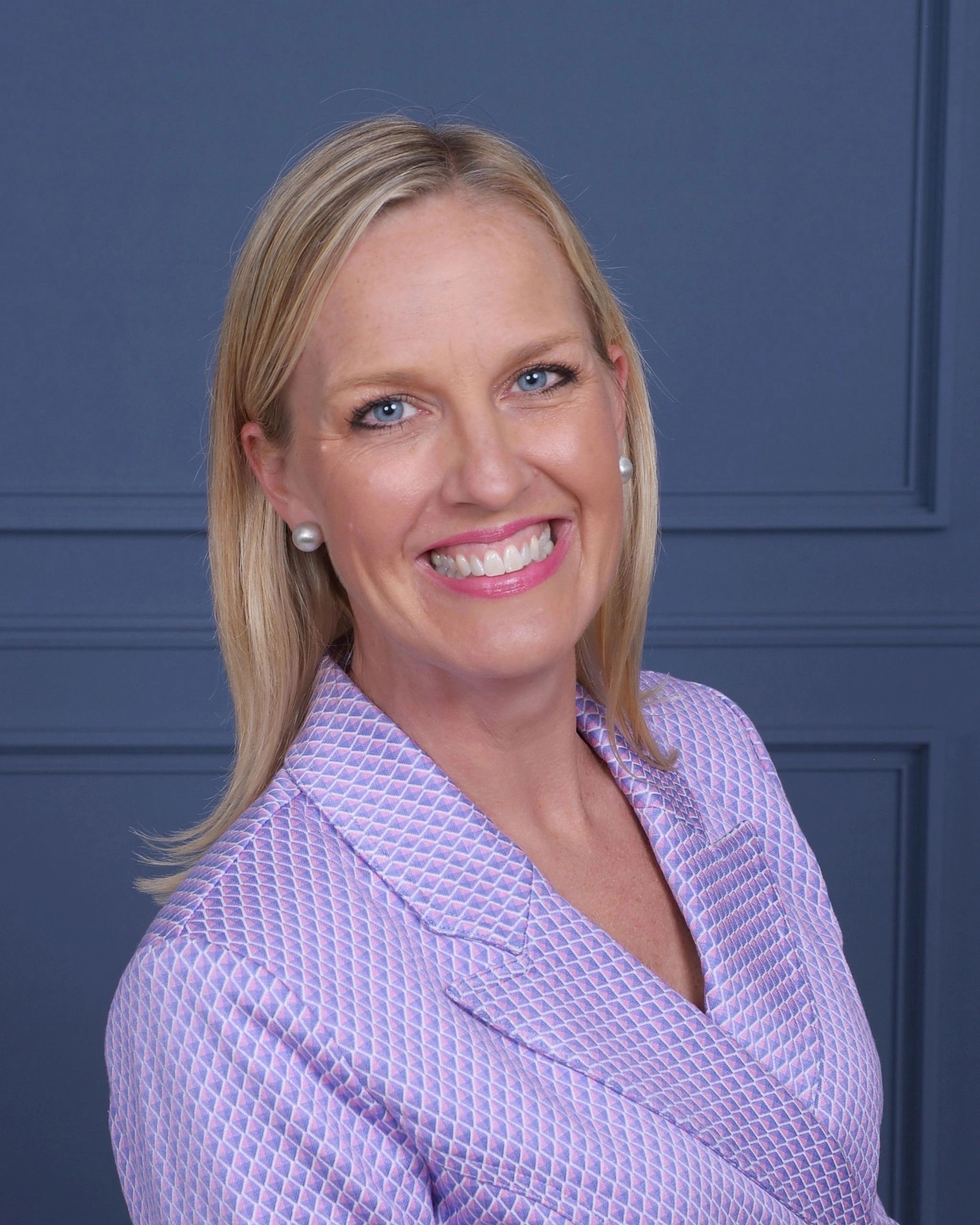 Robyn Carnes headshot from her candidate website