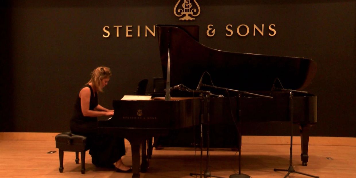 Sandra was born in Belgrade, Serbia. Starting playing piano at the age of 6.