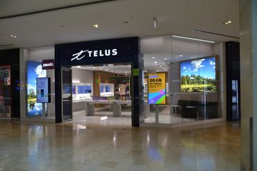 TELUS store entrance in a mall.