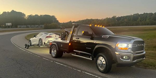 Benny Towing company offering vehicle towing and recovery services, plus roadside assistance.