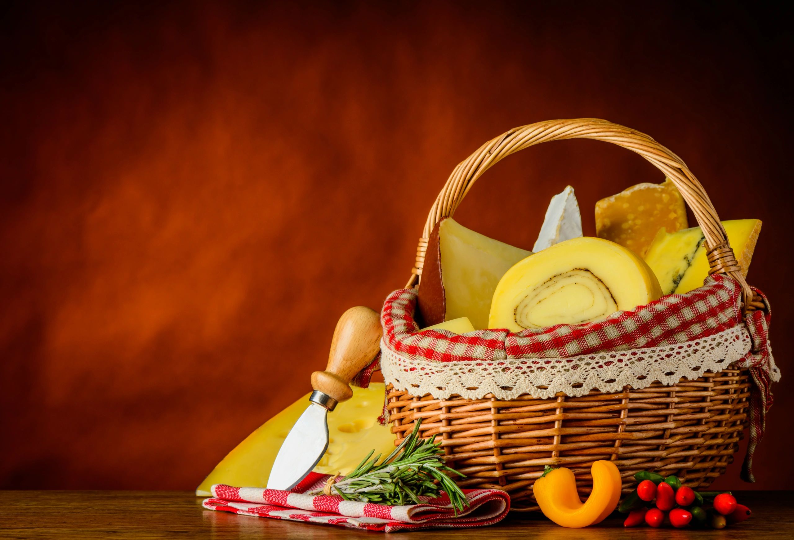How to Prepare a Delicious Cheese Basket for Valentine’s Day