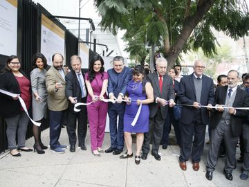 Senador Gustavo Madero inaugurando muestra por 70 años de Declaración de Derechos Humanos