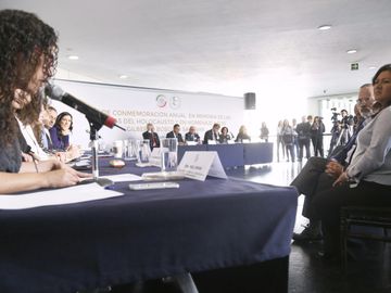 Senador Gustavo Madero en la ceremonia en memoria de las víctimas del holocausto. 