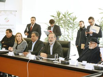 Senador Gustavo Madero en reunión para encontrar un punto de concordancia sobre Venezuela