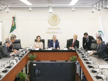Senador Gustavo Madero en comisión de economía