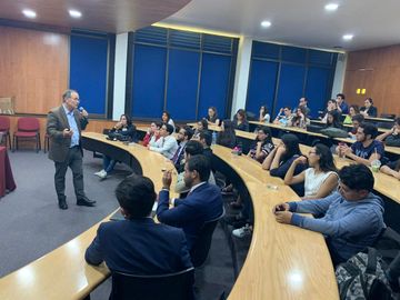 Senador Gustavo Madero en la Universidad Anáhuac Campus Sur