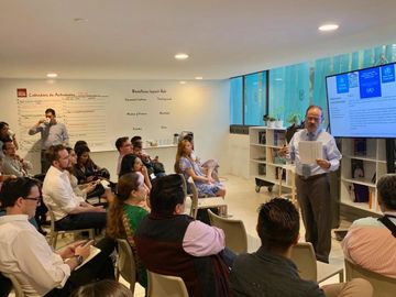 Senador Gustavo Madero ofreció una charla en Impact Hub DF.