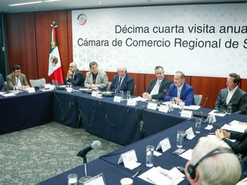 Senador Gustavo Madero en reunión con la Cámara Regional de Comercio de San Diego, California. 