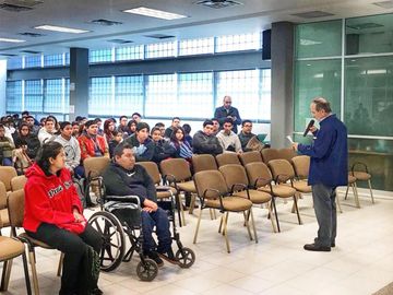 Senador Gustavo Madero con jóvenes estudiantes de la Universidad Tecnológica Paso del Norte CHIH