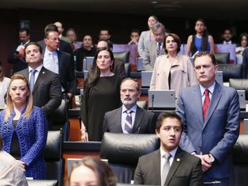 Senador Gustavo Madero en minuto de silencio por víctimas de explosión en Tlahuelilpan