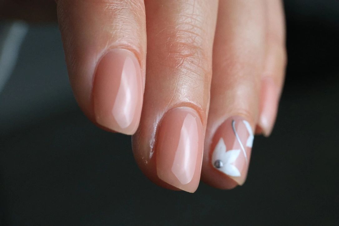 BIAB vs. Traditional Acrylics: A Detailed Comparison