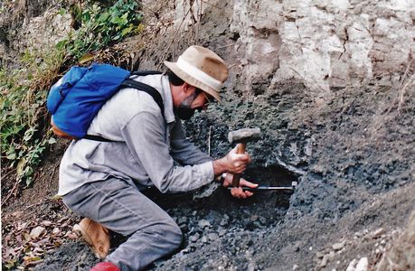 Collecting vitrinite sample, Veracruz Basin, Mexico