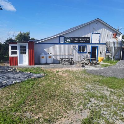Notre ferme à Roxton Pond avec notre kiosque.