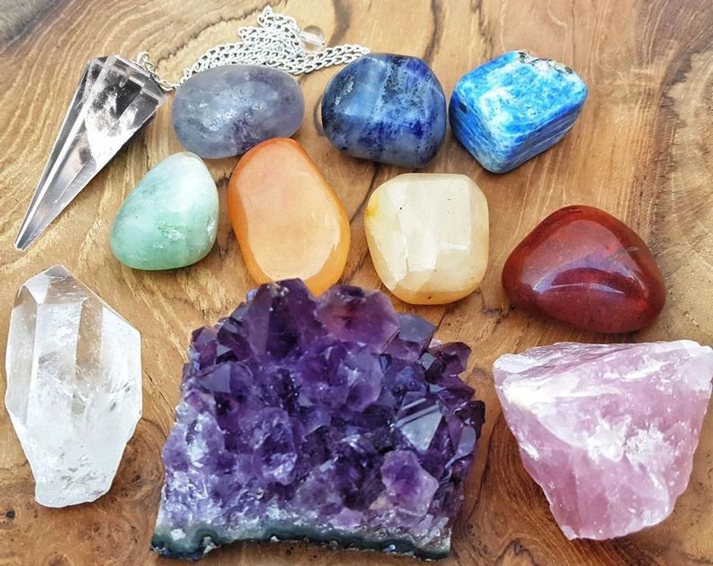 $60 Healing Crystals Starter kit  
Clear Quartz
Rose Quartz
Amethyst 
Selenite
Citrine