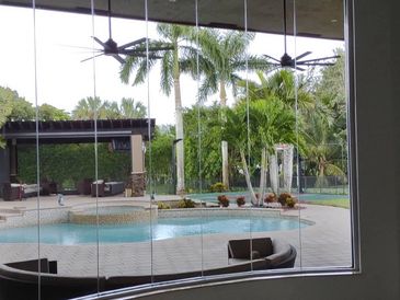 Window Cleaning and Pressure Cleaning Services throughout South Florida
