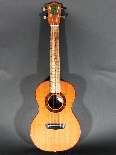 Redwood Soprano Ukulele Rosa « Ukulele