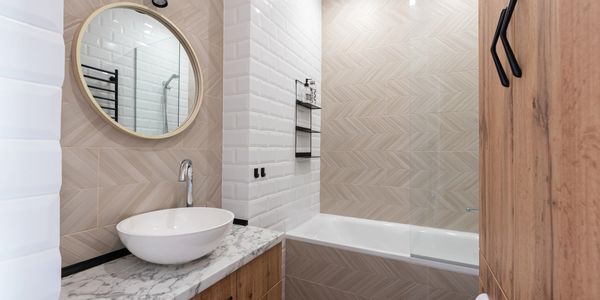 A clean bathroom in a home.