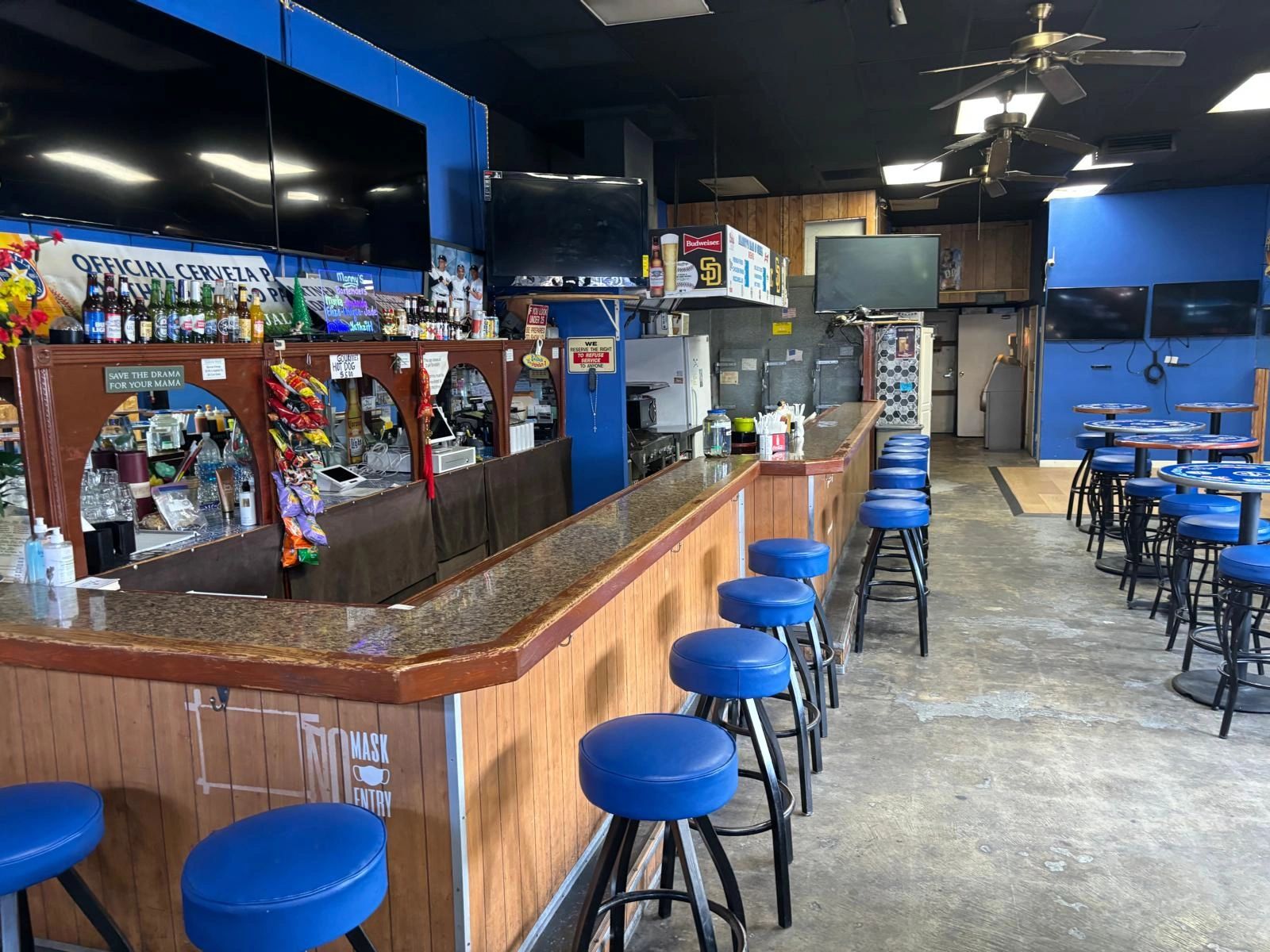 Manny's Bar & Grill