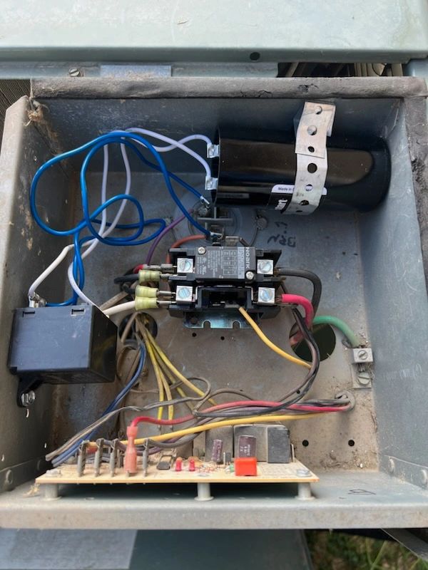 Run & Start Capacitor replacement by 24/7 Service Techs Heating & Cooling, Del Rio, Texas