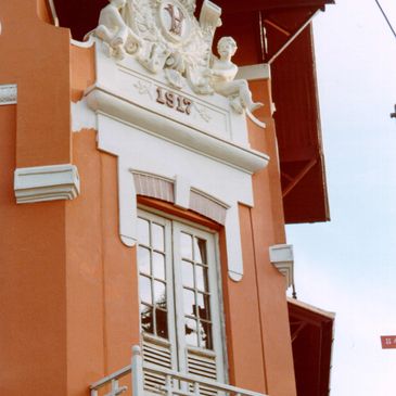 Detalhe da fachada lateral do Hotel Valenciano - Valença, Rio de Janeiro - Brasil
