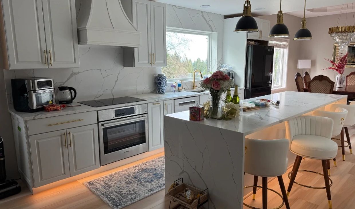Fully modern kitchen remodel done by JRS Electric Services in Bellevue WA