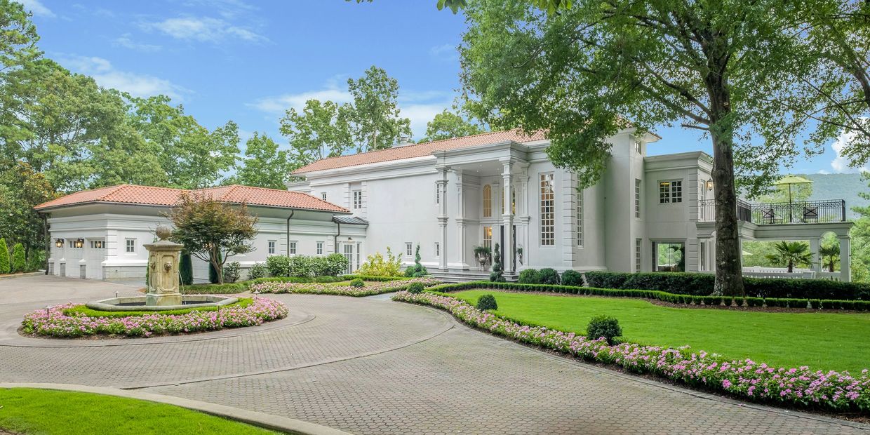 Circular Drive in front of Luxury Home
