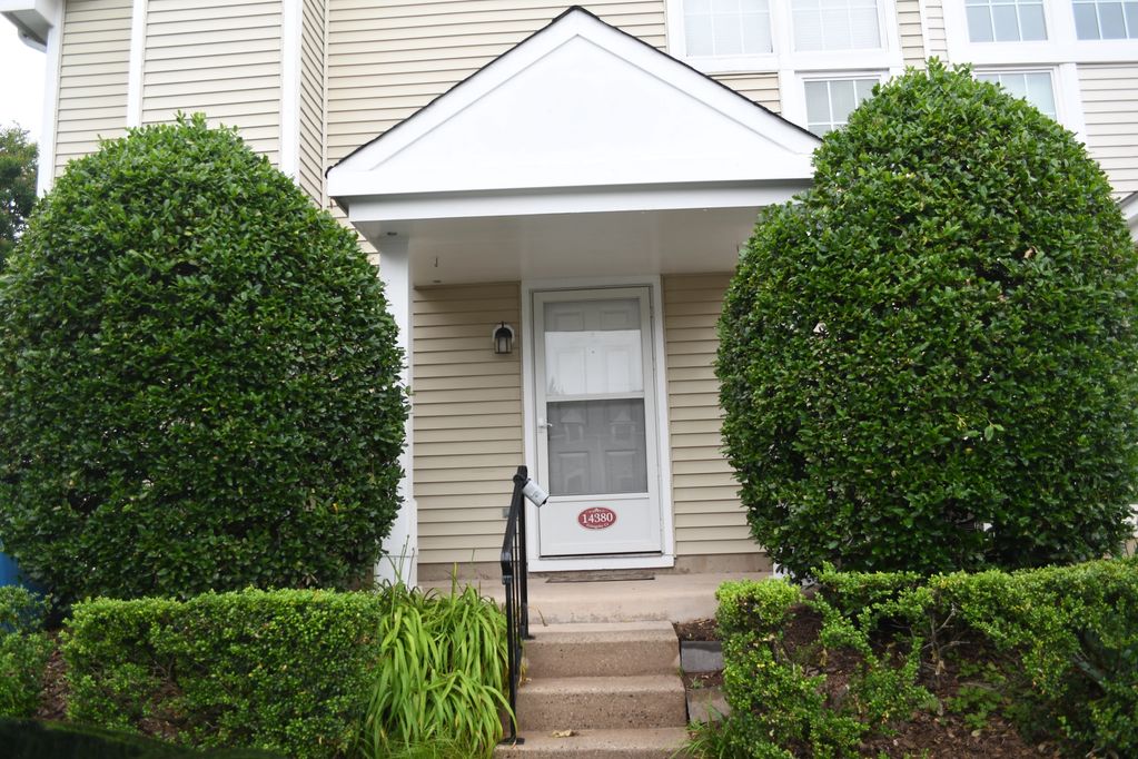 14380 Gringsby Ct; Centreville
2 bedroom, 1 bath $2,200- Schedule your tour today and make it yours!