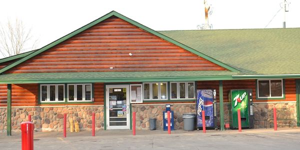 outside view of Linwood Country Store & Pizza