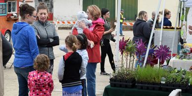 Women and children among booths at Earth Day Expo 2018