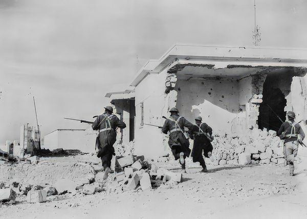 Photo is believed to be of 2/3rd Infantry Battalion clearing the enemy from Upper Bardia. AWM 006083