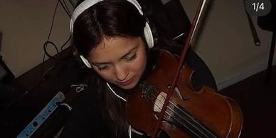 Violinista grabando music para un disco
